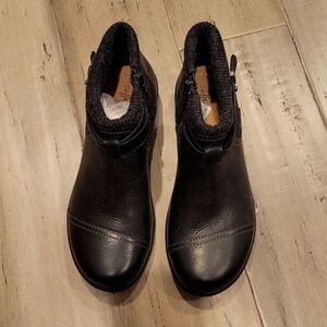 CLARKS, size 6M, leather